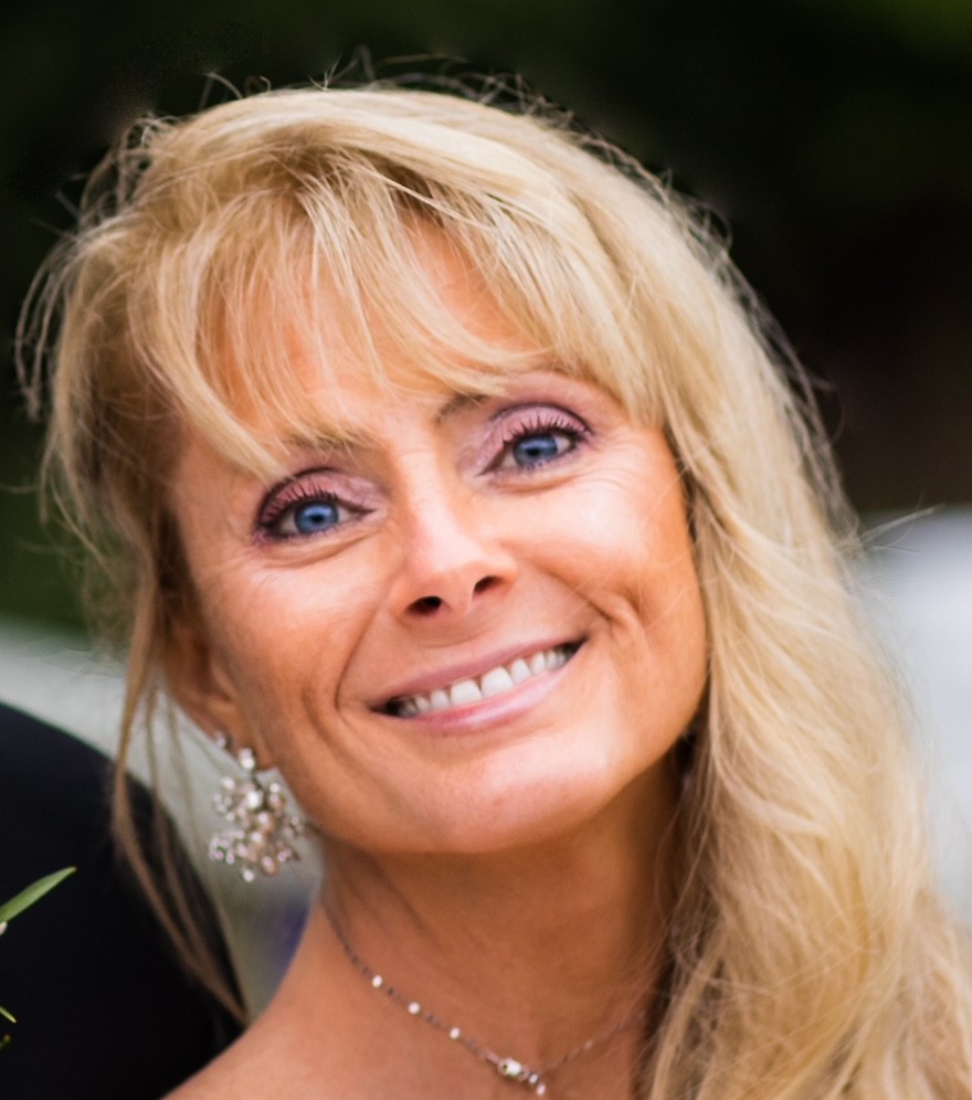 A head shot of a woman smiling.